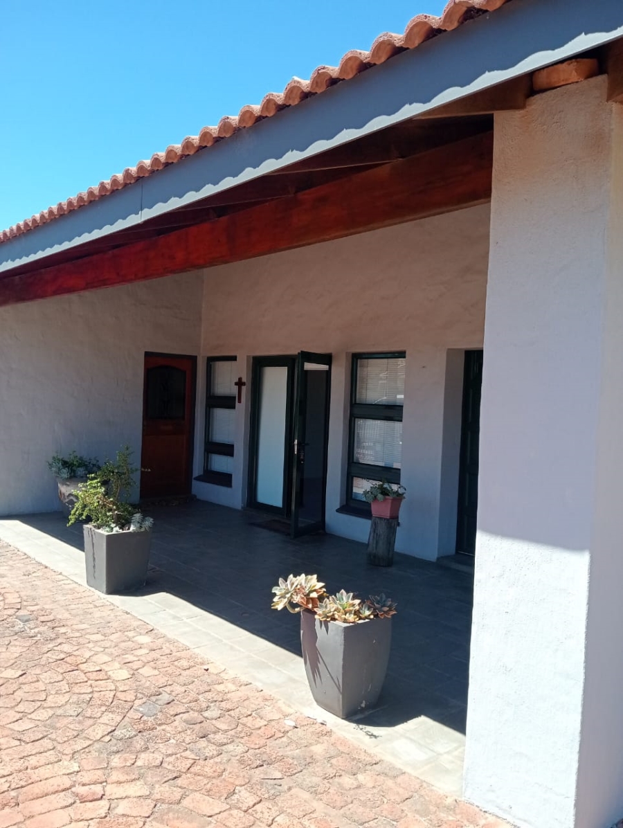 To Let 4 Bedroom Property for Rent in C Place Eastern Cape